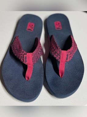 Teva Mush II Flip Flops Navy Blue & Burgundy Woven Webbing Straps Sandals Size 7